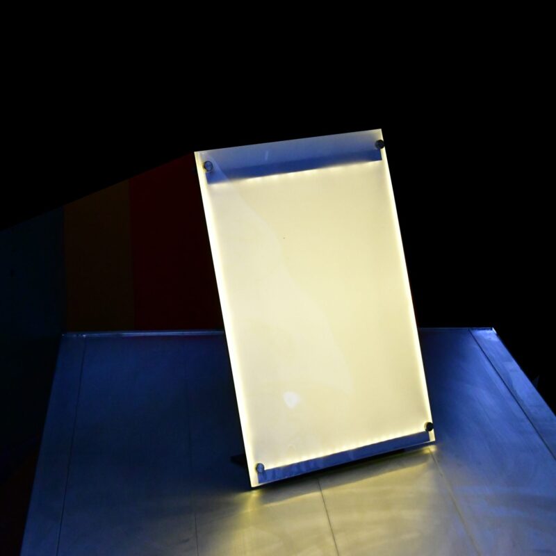 ESPOSITORE DA TAVOLO LUMINOSO